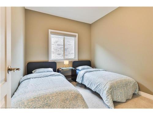 11 Tucker Street, Thorold, ON - Indoor Photo Showing Bedroom