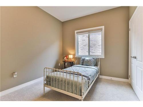 11 Tucker Street, Thorold, ON - Indoor Photo Showing Bedroom