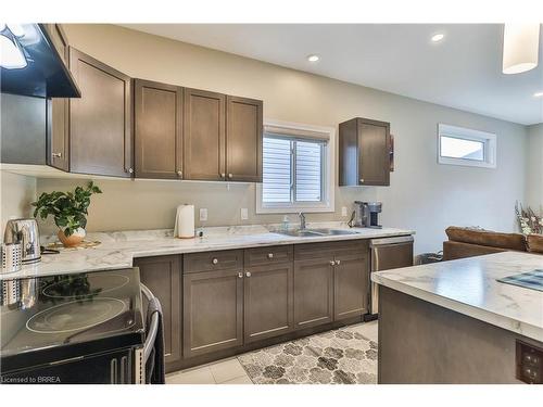 11 Tucker Street, Thorold, ON - Indoor Photo Showing Kitchen With Double Sink