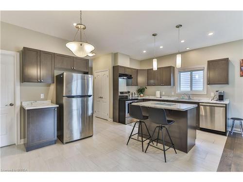 11 Tucker Street, Thorold, ON - Indoor Photo Showing Kitchen With Upgraded Kitchen