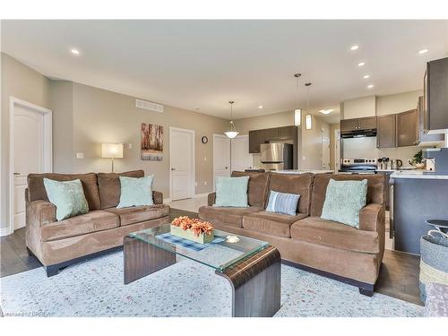 11 Tucker Street, Thorold, ON - Indoor Photo Showing Living Room