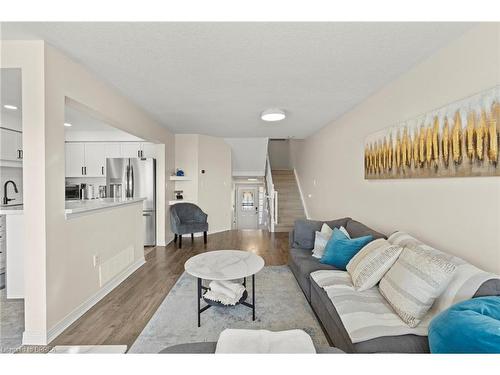 22 Fairhaven Drive, Hamilton, ON - Indoor Photo Showing Living Room