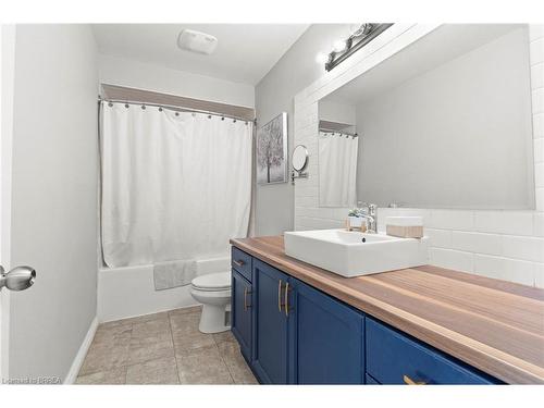 22 Fairhaven Drive, Hamilton, ON - Indoor Photo Showing Bathroom