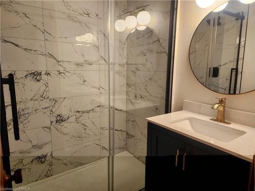 Upper-131 Baldwin Avenue, Brantford, ON - Indoor Photo Showing Bathroom