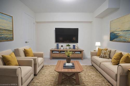 19-620 Colborne Street W, Brantford, ON - Indoor Photo Showing Living Room