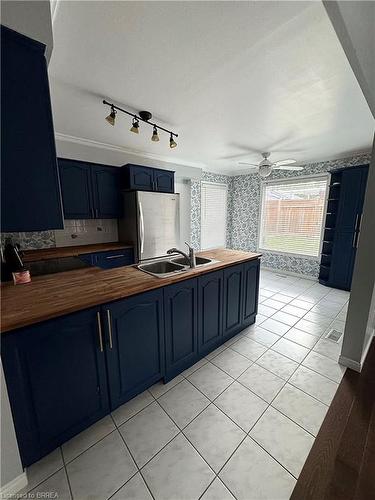 24 Blackfriar Lane, Brantford, ON - Indoor Photo Showing Kitchen With Double Sink