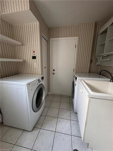 24 Blackfriar Lane, Brantford, ON - Indoor Photo Showing Laundry Room