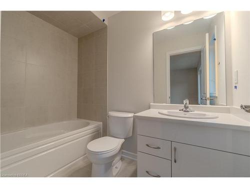 87-620 Colborne Street W, Brantford, ON - Indoor Photo Showing Bathroom