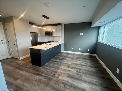 610-34 Norman Street, Brantford, ON - Indoor Photo Showing Kitchen