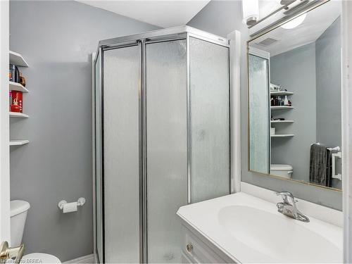 3 Johnson Crescent, Simcoe, ON - Indoor Photo Showing Bathroom