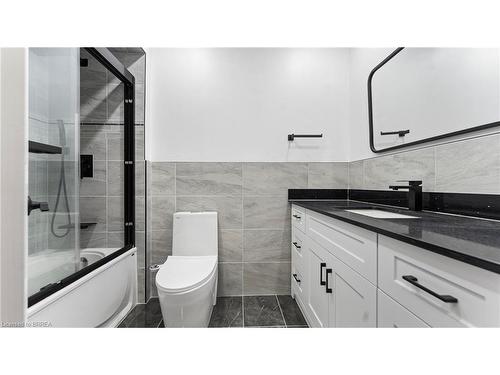 Upper-203 Brantwood Park Road, Brantford, ON - Indoor Photo Showing Bathroom