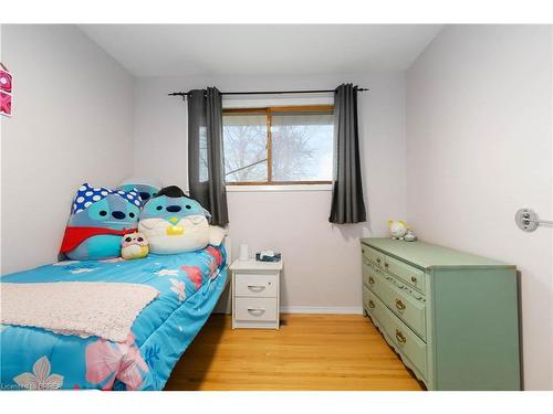 55 Somerset Road, Brantford, ON - Indoor Photo Showing Bedroom