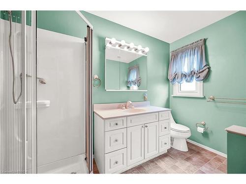 16 Harvest Lane, Brantford, ON - Indoor Photo Showing Bathroom