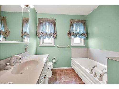 16 Harvest Lane, Brantford, ON - Indoor Photo Showing Bathroom