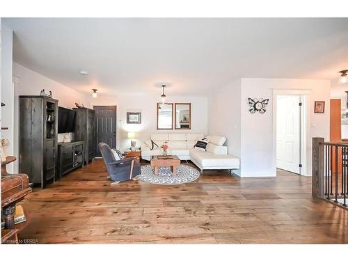 9 Kiwanis Avenue, Port Dover, ON - Indoor Photo Showing Living Room