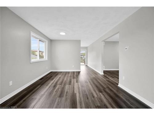 12 Hill Avenue, Brantford, ON - Indoor Photo Showing Other Room