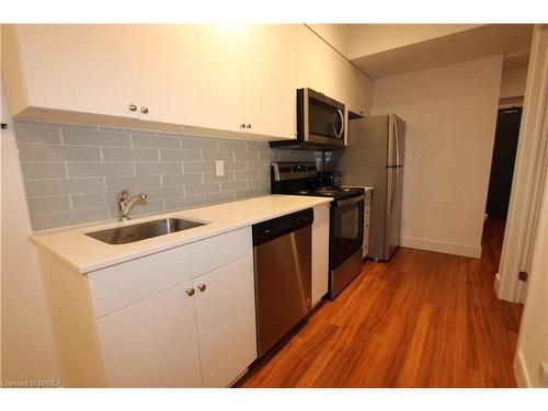 402-1 Wellington Street, Brantford, ON - Indoor Photo Showing Kitchen