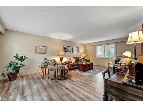 9 Rollingwood Crescent, Brantford, ON - Indoor Photo Showing Living Room