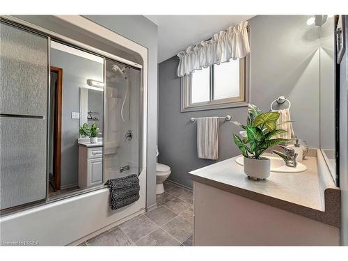 9 Rollingwood Crescent, Brantford, ON - Indoor Photo Showing Bathroom