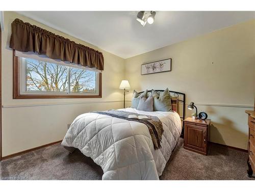 9 Rollingwood Crescent, Brantford, ON - Indoor Photo Showing Bedroom