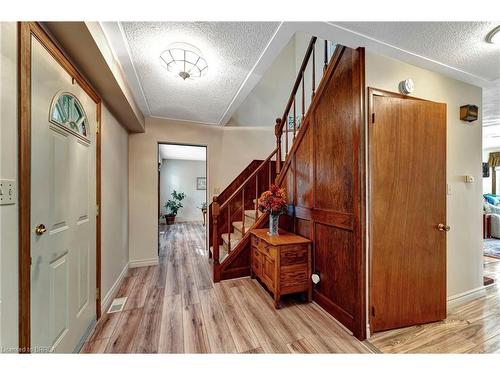 9 Rollingwood Crescent, Brantford, ON - Indoor Photo Showing Other Room