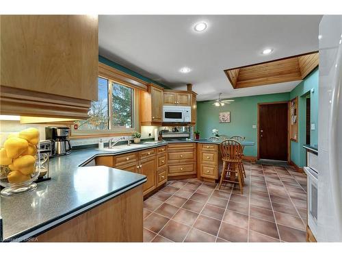 9 Rollingwood Crescent, Brantford, ON - Indoor Photo Showing Kitchen