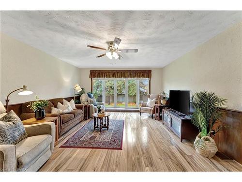 9 Rollingwood Crescent, Brantford, ON - Indoor Photo Showing Living Room