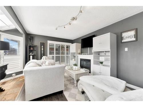 924 Union Street, Kitchener, ON - Indoor Photo Showing Living Room With Fireplace