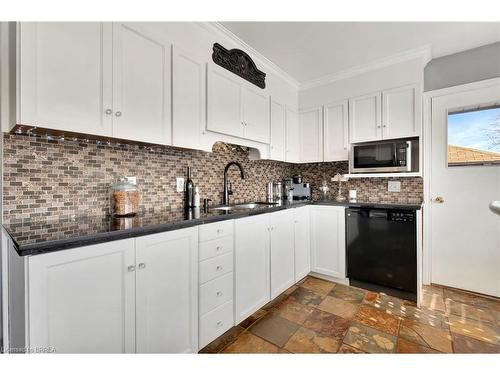 924 Union Street, Kitchener, ON - Indoor Photo Showing Kitchen