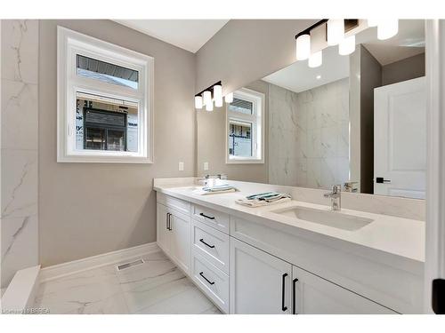 105 Craddock Boulevard, Jarvis, ON - Indoor Photo Showing Bathroom