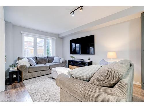 69 English Lane, Brantford, ON - Indoor Photo Showing Living Room