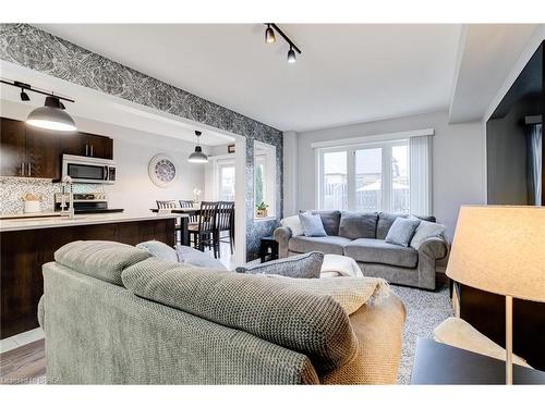 69 English Lane, Brantford, ON - Indoor Photo Showing Living Room