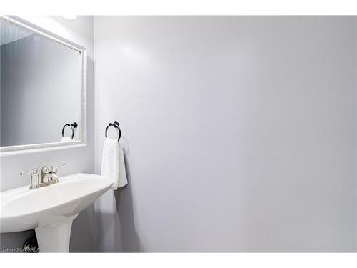 69 English Lane, Brantford, ON - Indoor Photo Showing Bathroom