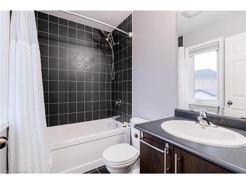 69 English Lane, Brantford, ON - Indoor Photo Showing Bathroom