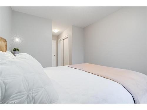 69 English Lane, Brantford, ON - Indoor Photo Showing Bedroom