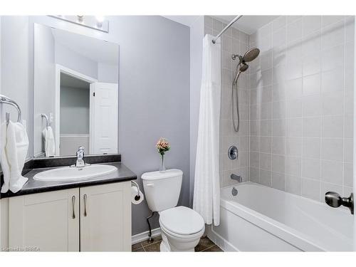 69 English Lane, Brantford, ON - Indoor Photo Showing Bathroom