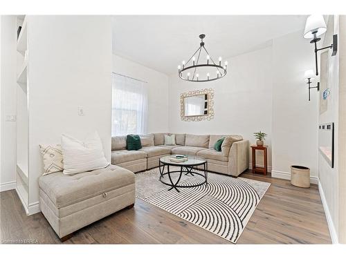 50 Ontario Street, Brantford, ON - Indoor Photo Showing Living Room