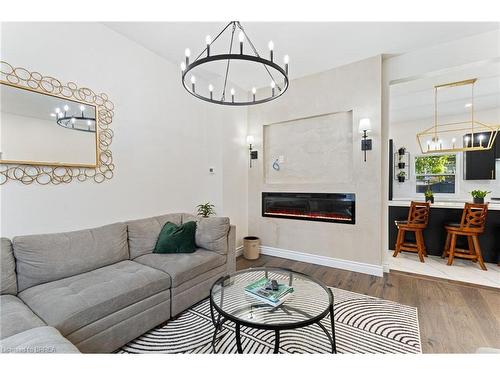 50 Ontario Street, Brantford, ON - Indoor Photo Showing Living Room