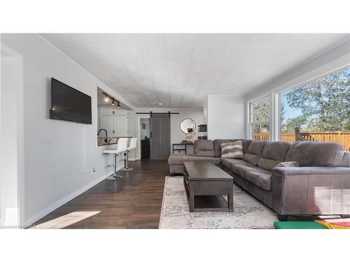 503 Norfolk Street S, Simcoe, ON - Indoor Photo Showing Living Room