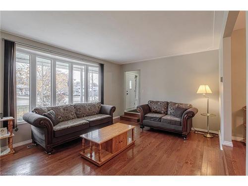 195 Paris Road, Brantford, ON - Indoor Photo Showing Living Room