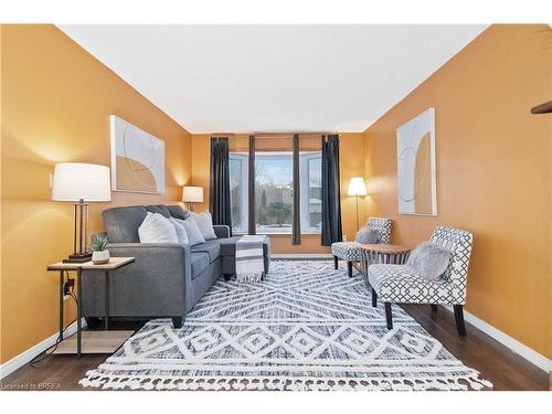 40 D'Aubigny Road, Brantford, ON - Indoor Photo Showing Living Room