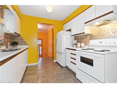 40 D'Aubigny Road, Brantford, ON - Indoor Photo Showing Kitchen With Double Sink