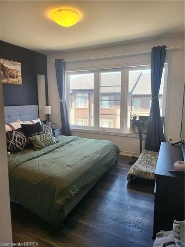 54-575 Woodward Avenue, Hamilton, ON - Indoor Photo Showing Bedroom