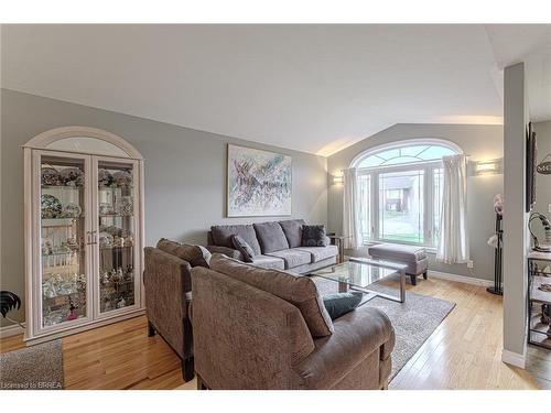 15 Landon Avenue, Simcoe, ON - Indoor Photo Showing Living Room