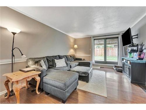 19 Frontenac Avenue, Brantford, ON - Indoor Photo Showing Living Room