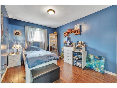 19 Frontenac Avenue, Brantford, ON - Indoor Photo Showing Bedroom