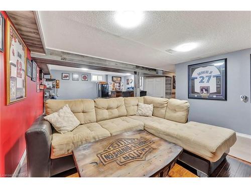 19 Frontenac Avenue, Brantford, ON - Indoor Photo Showing Living Room