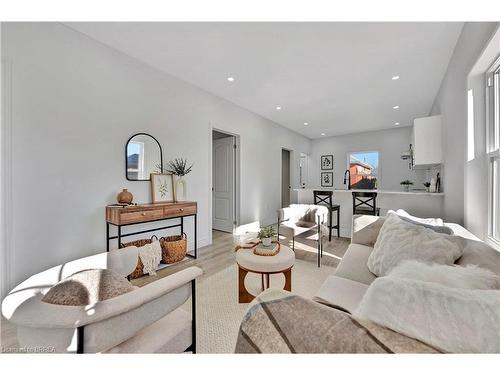 15 Gordon Street, Brantford, ON - Indoor Photo Showing Living Room