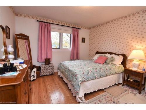 28-19 Hanlon Place, Paris, ON - Indoor Photo Showing Bedroom