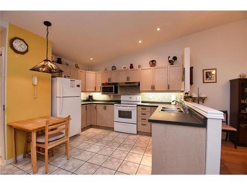 28-19 Hanlon Place, Paris, ON - Indoor Photo Showing Kitchen With Double Sink